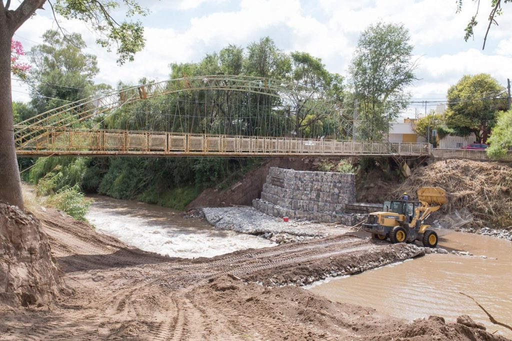 Obras de agua y cloacas financiadas con aportes del Fondo Federal en Bell Ville.