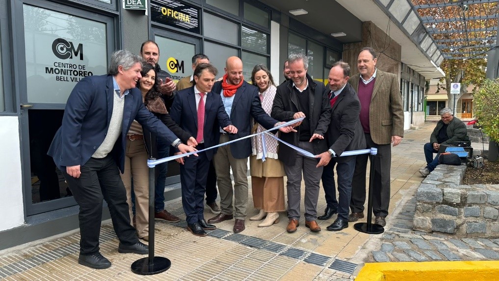 Autoridades municipales durante la inauguración del Centro de Monitoreo Bell Ville, nuevo servicio de prevención para la ciudad.