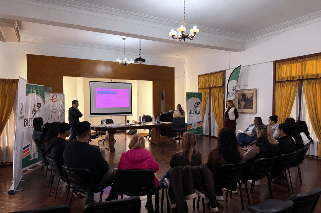 Representantes de la Municipalidad y de La Anónima participan del proceso de selección de personal para la futura sucursal en Bell Ville.