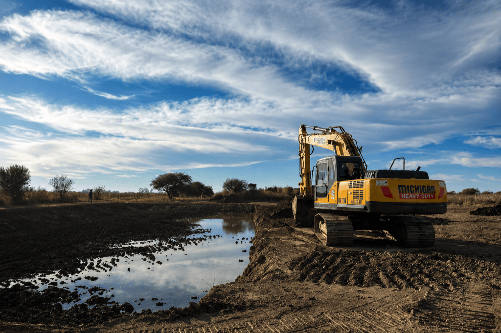 Obra hídrica en ejecución en los sectores sur y sureste de Bell Ville para fortalecer el sistema de desagües y prevenir anegamientos.