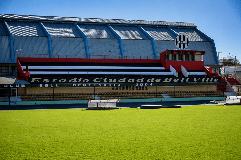 Cancha del Club Atlético y Biblioteca Bell, institución que celebrará sus 122 años con una jornada especial en Bell Ville.