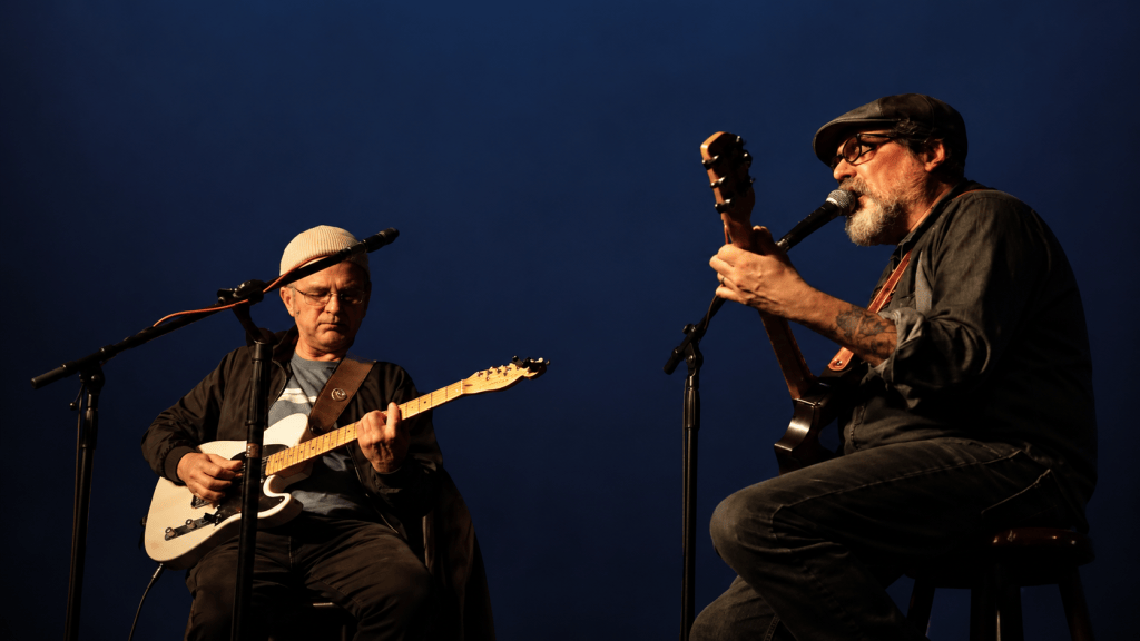 Ricardo Tapia y Yamil Jacobo, protagonistas de “Afroblues”, espectáculo que llegará al Teatro Tau Cervantes de Bell Ville.