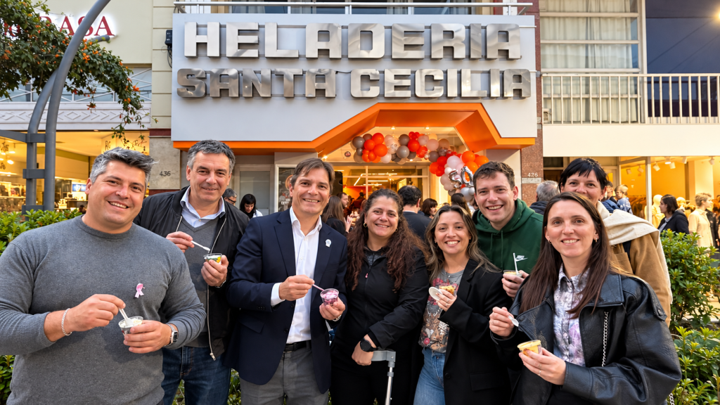 Celebración por los 50 años de Santa Cecilia junto a vecinos, clientes y autoridades de Bell Ville.